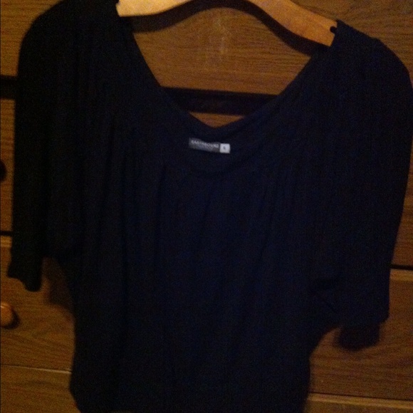 Flowy black top