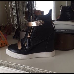 NON authentic Giuseppe Zanotti Wedges