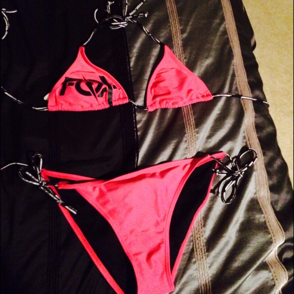 Fox bikini - Picture 1 of 2