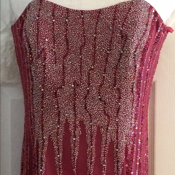 Beautiful evening gown - Picture 2 of 4