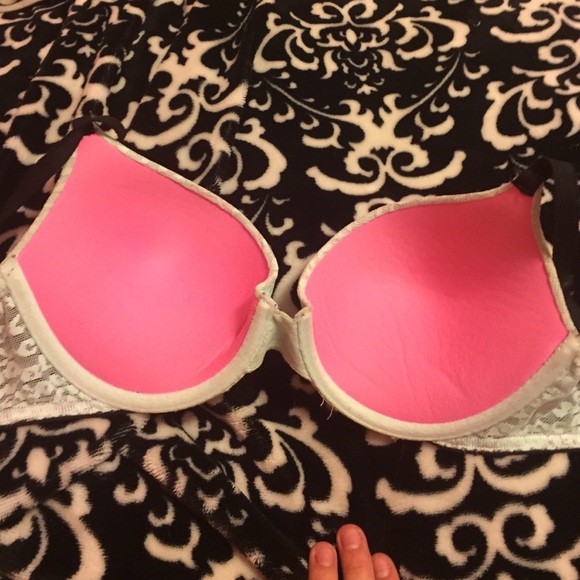 Pink bra - Picture 3 of 4
