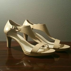 Etienne Aigner nude pumps