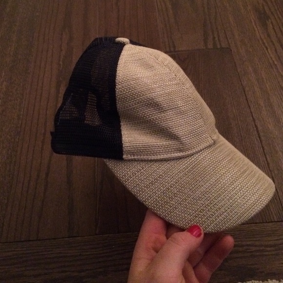 🚫SOLD🚫 Straw and mesh Baseball Hat