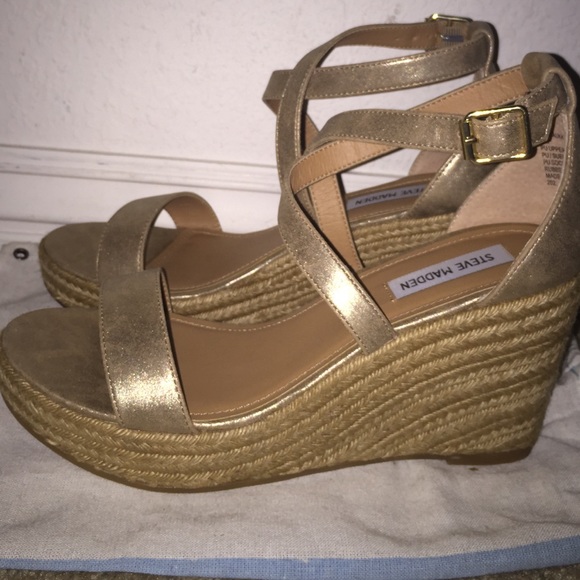 NEW gold Steve Madden wedges - Picture 2 of 3