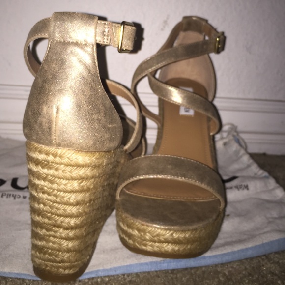 NEW gold Steve Madden wedges - Picture 3 of 3