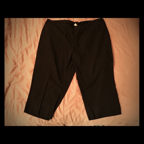 Newport News black capris