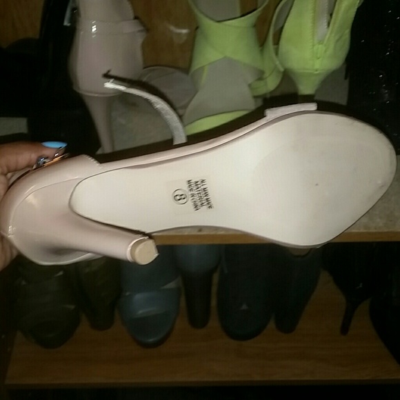 Strappy sandal beige
