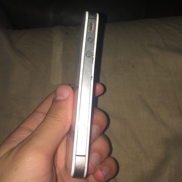 I phone 4. - Picture 2 of 4