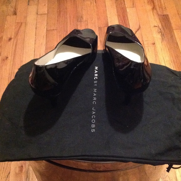 🙌🏾sold 🙌🏾 Mark Jacob short heels - Picture 2 of 3