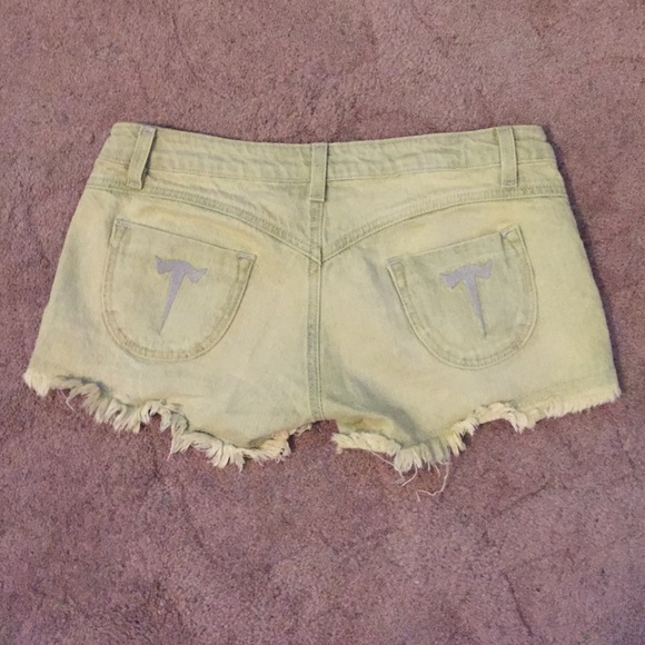 Shorts - Picture 2 of 4