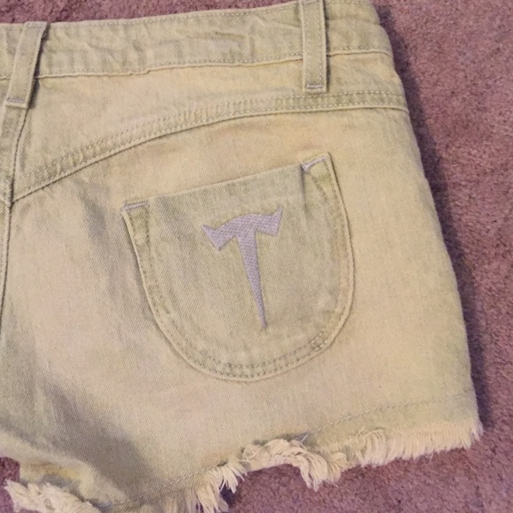 Shorts - Picture 3 of 4