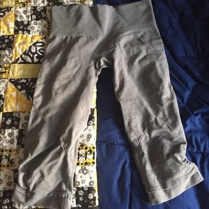 Grey lululemon capris