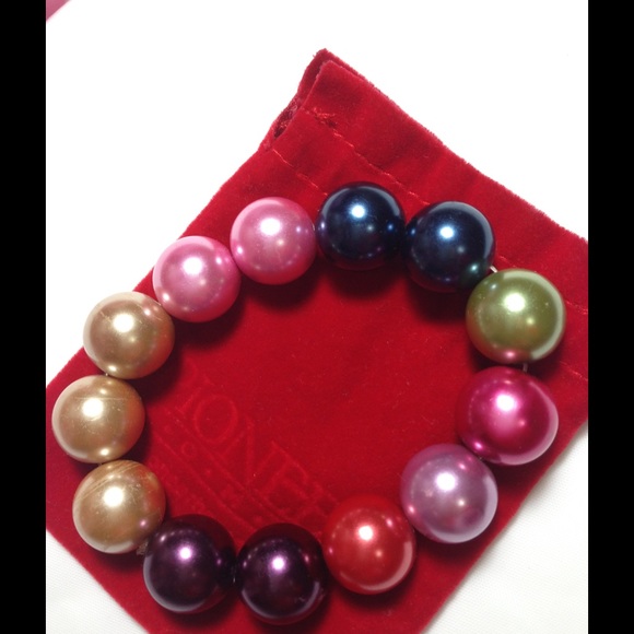 Multi-colored Bead Bracelet - Picture 3 of 3