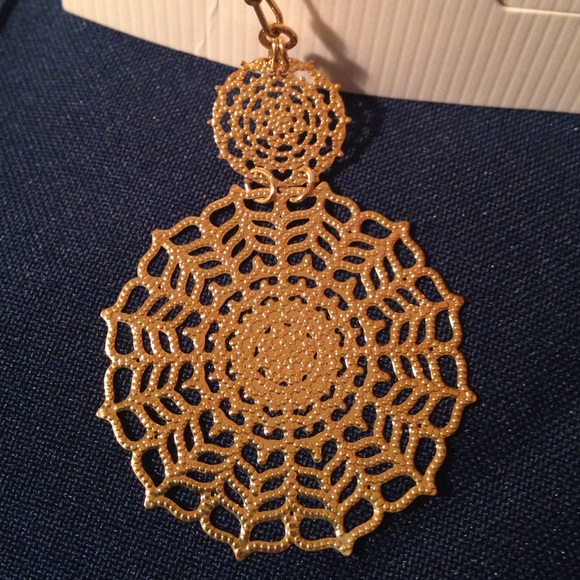 Polished gold earrings - Picture 2 of 3