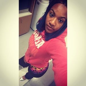 Meet your Posher, Larina