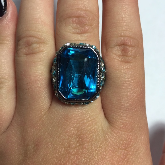 Blue Rhinestone Ring 💙 - Picture 2 of 4