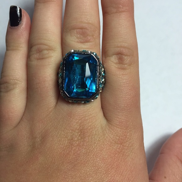 Blue Rhinestone Ring 💙 - Picture 3 of 4