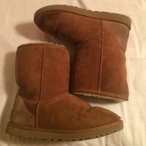 Chestnut Short UGGS