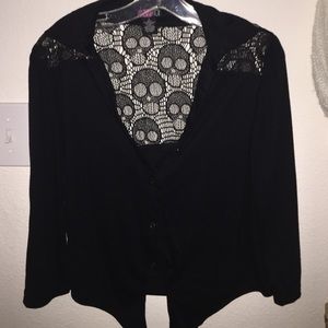 Black quarter sleeve button up top w/ toe bottom
