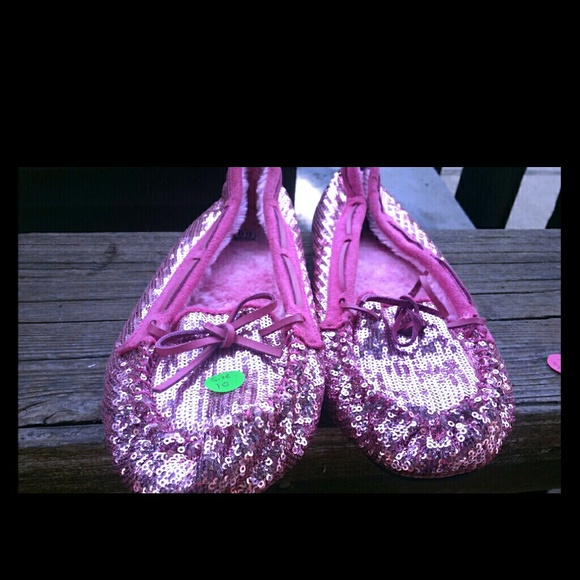 ***Sold*Hot pink Route 66 moccasin style slippers.