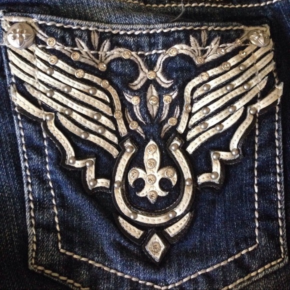 Western style miss me with angel wing horseshoe