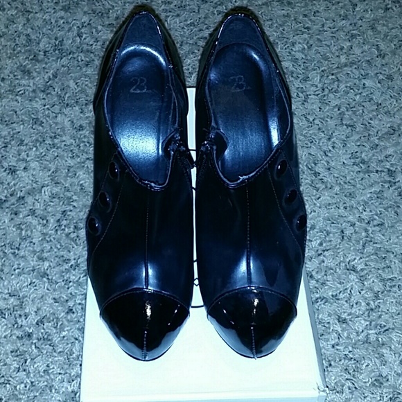 Cute booties - Picture 2 of 4