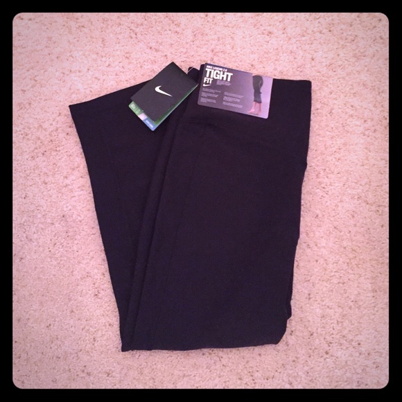 Nike legend 2.0 tight fit Capri leggings