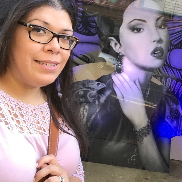 Meet your Posher, Paola - Picture 2 of 4