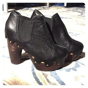 Flogg- black leather clogs