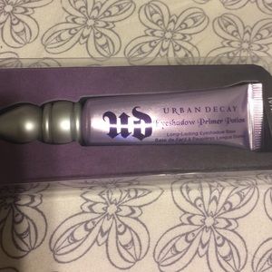 URBAN DECAY Eye shadow Primer !