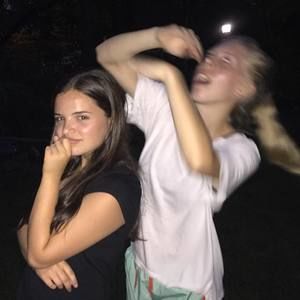 Meet your Posher, Caroline