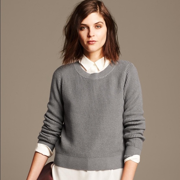 Gray Banana Republic cropped sweater