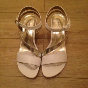 Kenneth Cole Reaction wedge