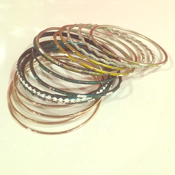 Set of 17 Bangles