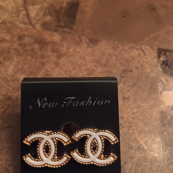 Jewelry - Brand New White Earrings