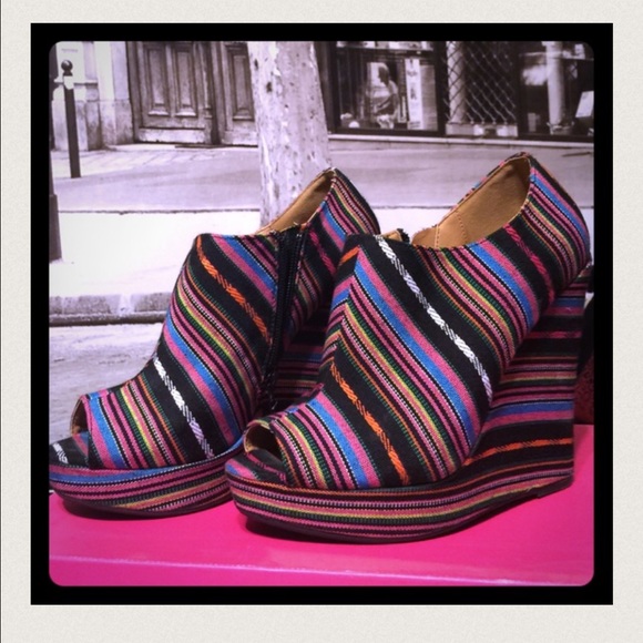 Multicolored Wedges - Picture 4 of 4