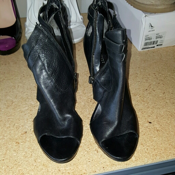 NINE west heeals