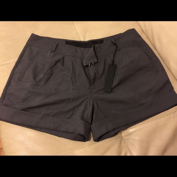 Dressy shorts - Picture 1 of 3