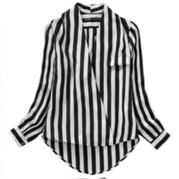 V-Neck Chiffon Blouse - Picture 2 of 3