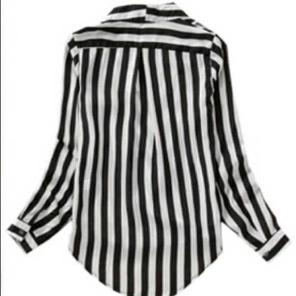 V-Neck Chiffon Blouse - Picture 3 of 3