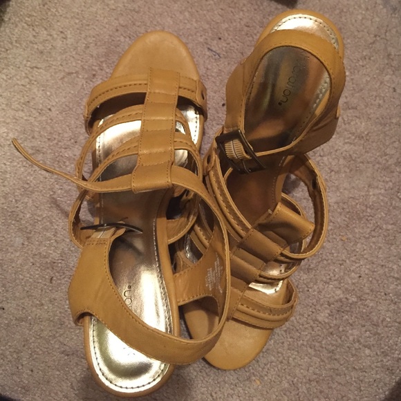 Mustard yellow wedges
