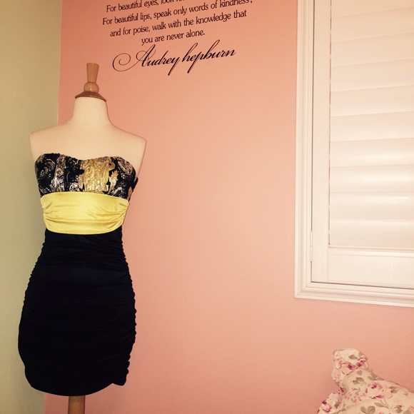 Windsor: ornate black and yellow dress ✨