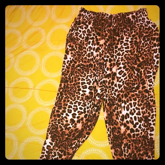 H&M Leopard print joggers