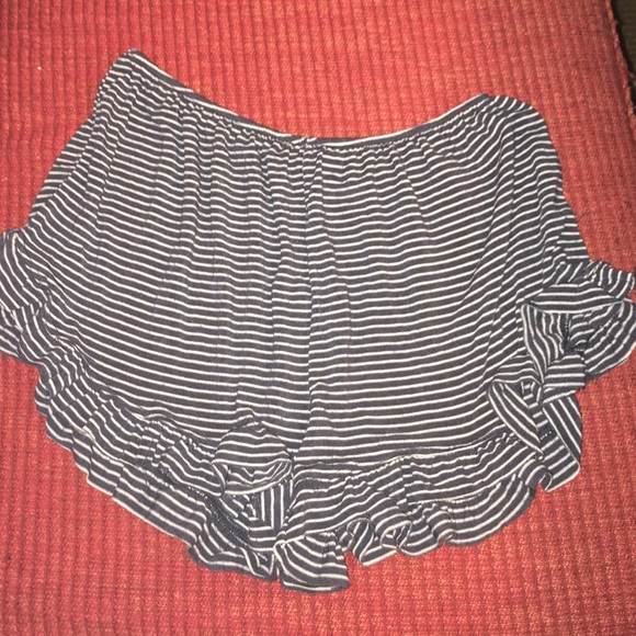 ❤️ TRADED ❤️BRANDY MELVILLE Vodi Shorts Striped - Picture 2 of 3