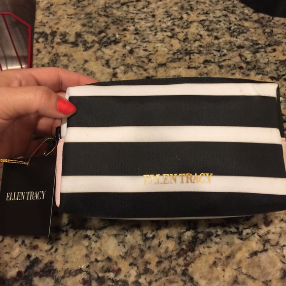 Ellen Tracy make up bag