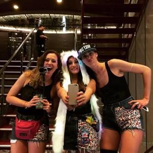 Meet your Posher, Caroline