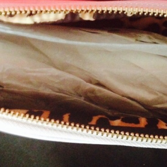 Victoria's Secret small cosmetic bag. Light lilac - Picture 2 of 3