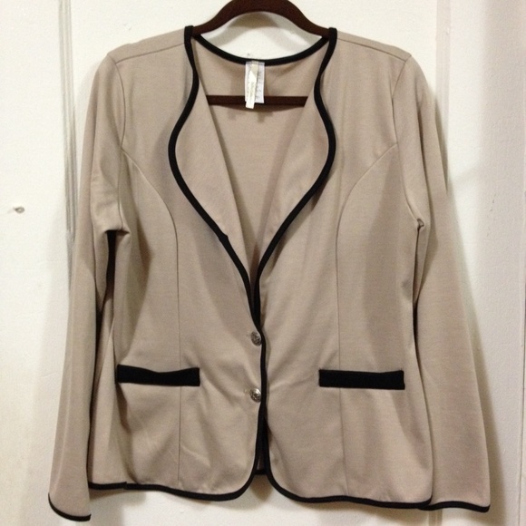 Beige w/Black Trim 2-Button Knit Jacket