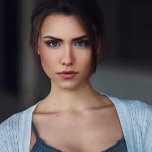 Meet your Posher, Emelita