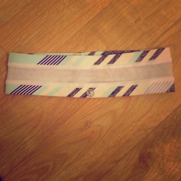 Lululemon Fly Away Tamer Headband